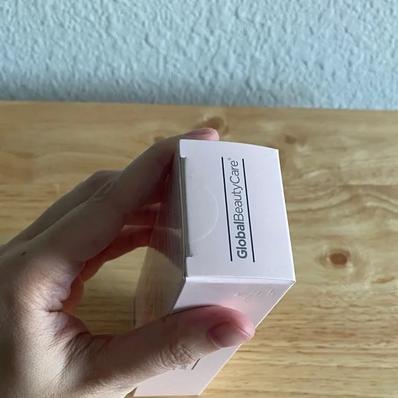 Global Beauty Care Glowing Vitamin C Facial Serum - Picture 5 of 11